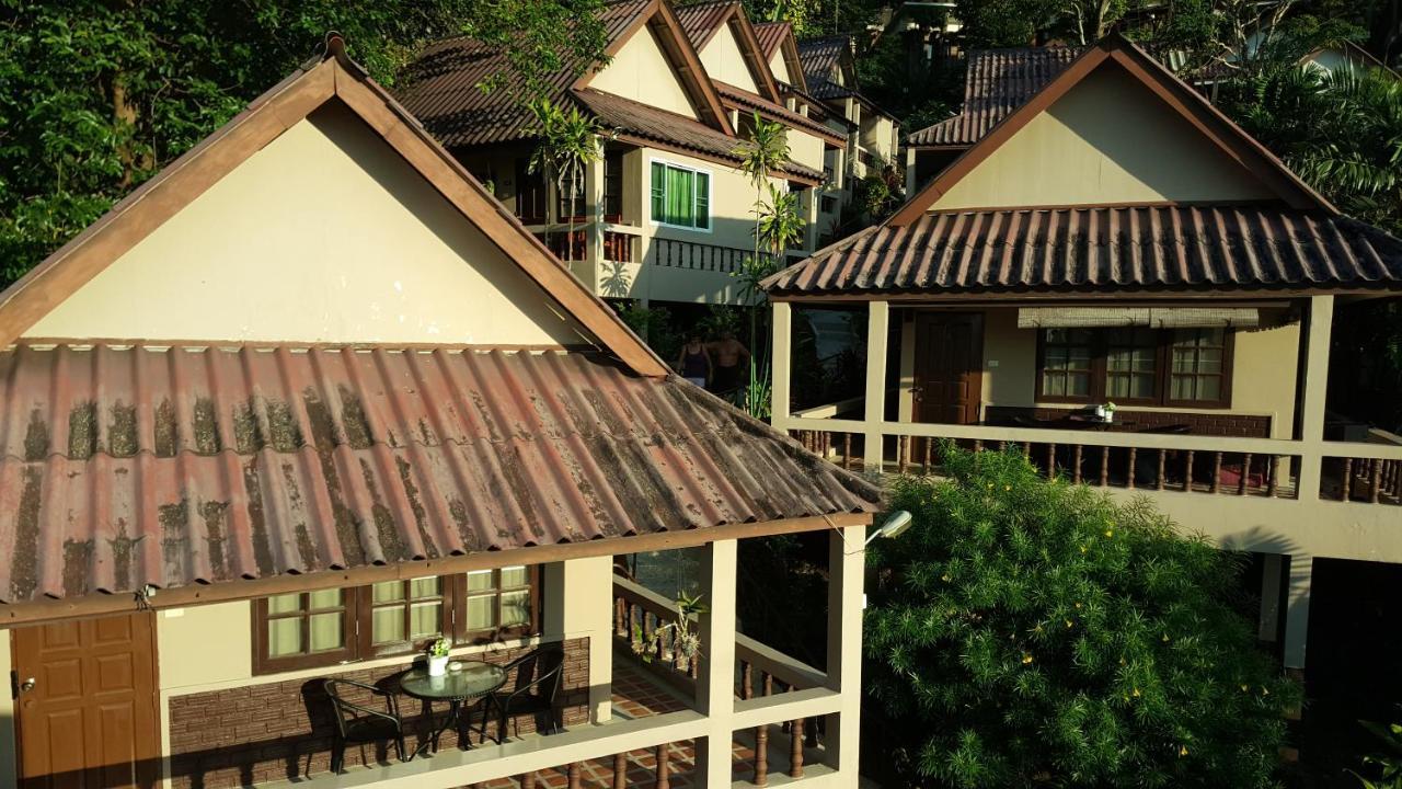 Kata Beachwalk Hotel And Bungalows Eksteriør billede