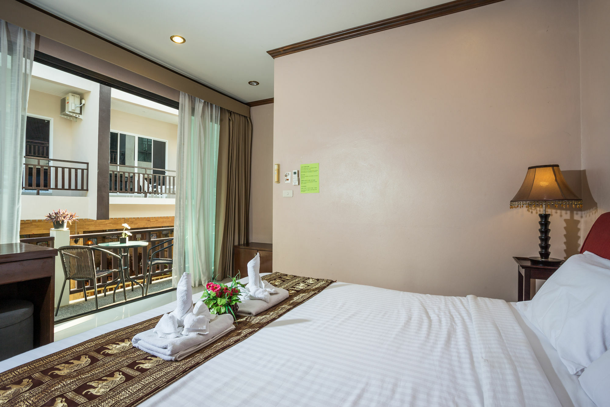 Kata Beachwalk Hotel And Bungalows Eksteriør billede