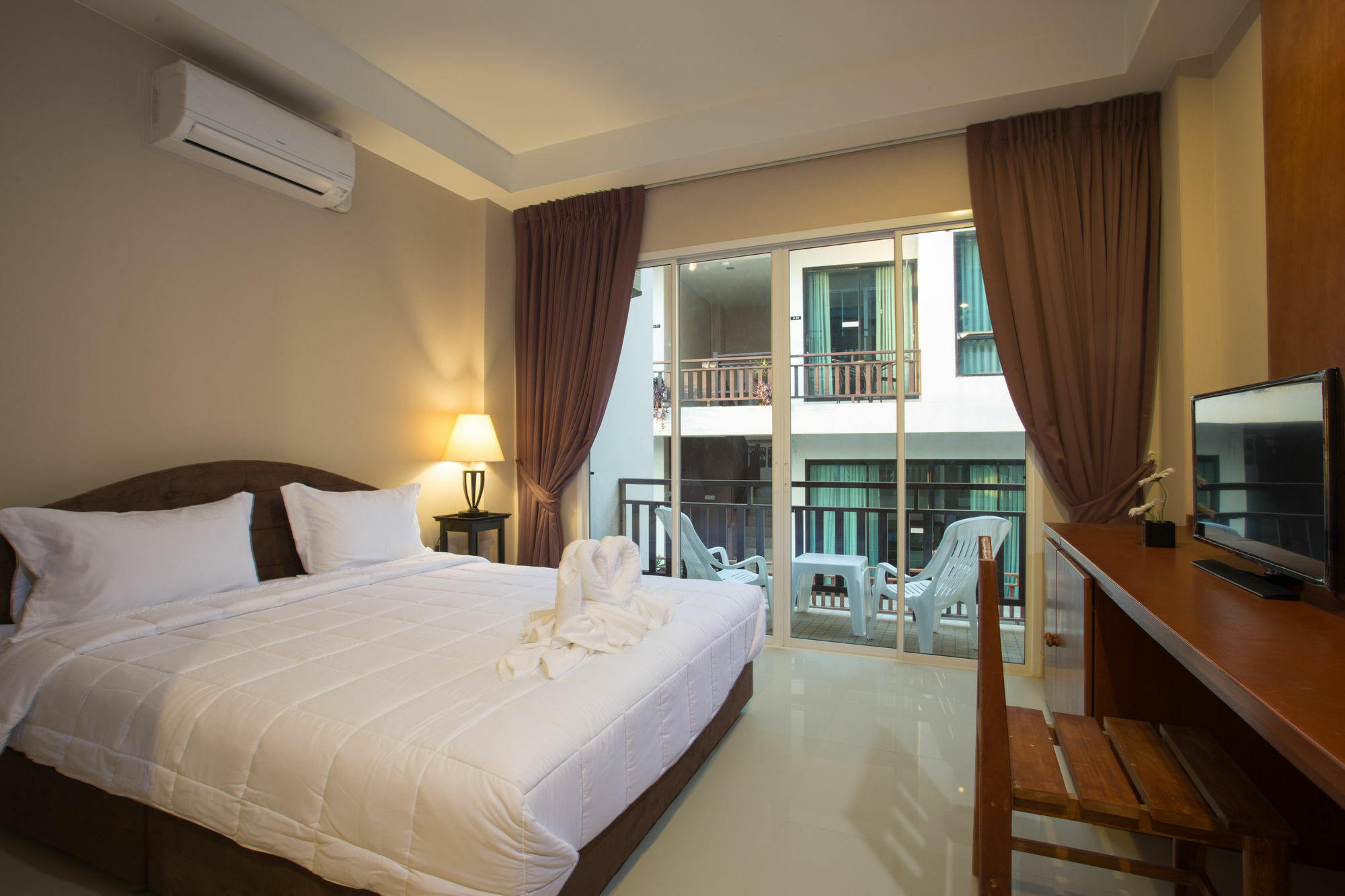 Kata Beachwalk Hotel And Bungalows Eksteriør billede