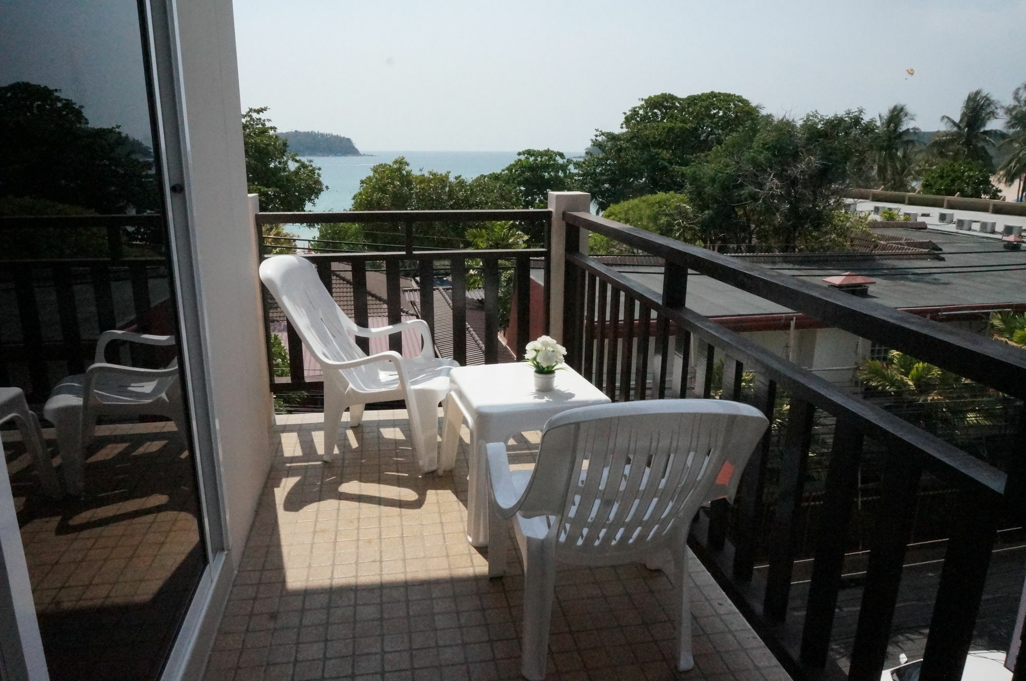 Kata Beachwalk Hotel And Bungalows Eksteriør billede