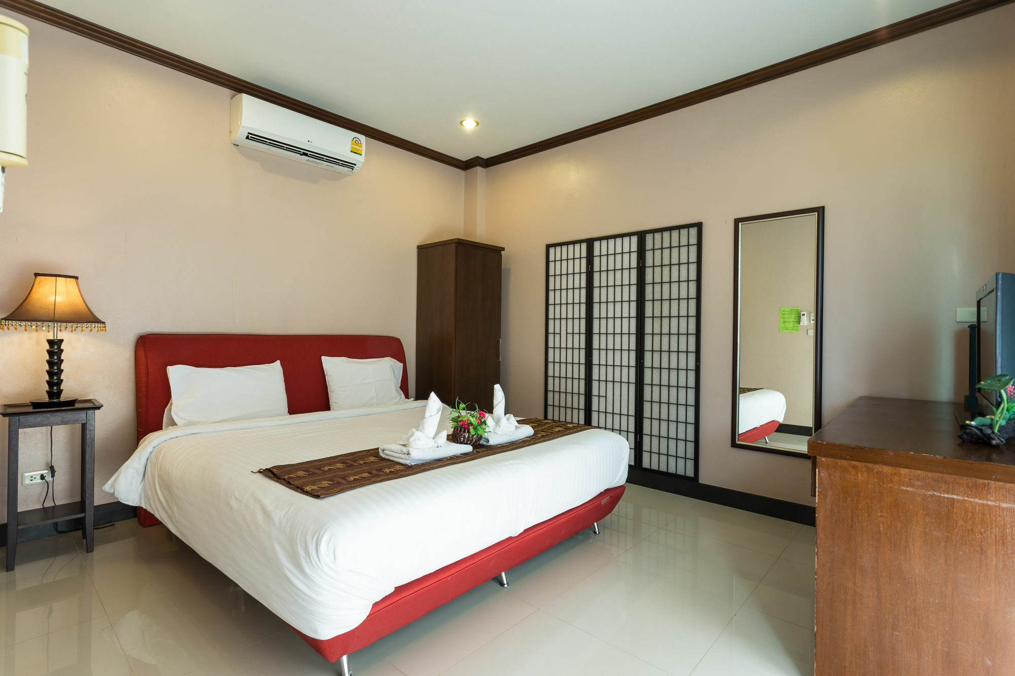 Kata Beachwalk Hotel And Bungalows Eksteriør billede