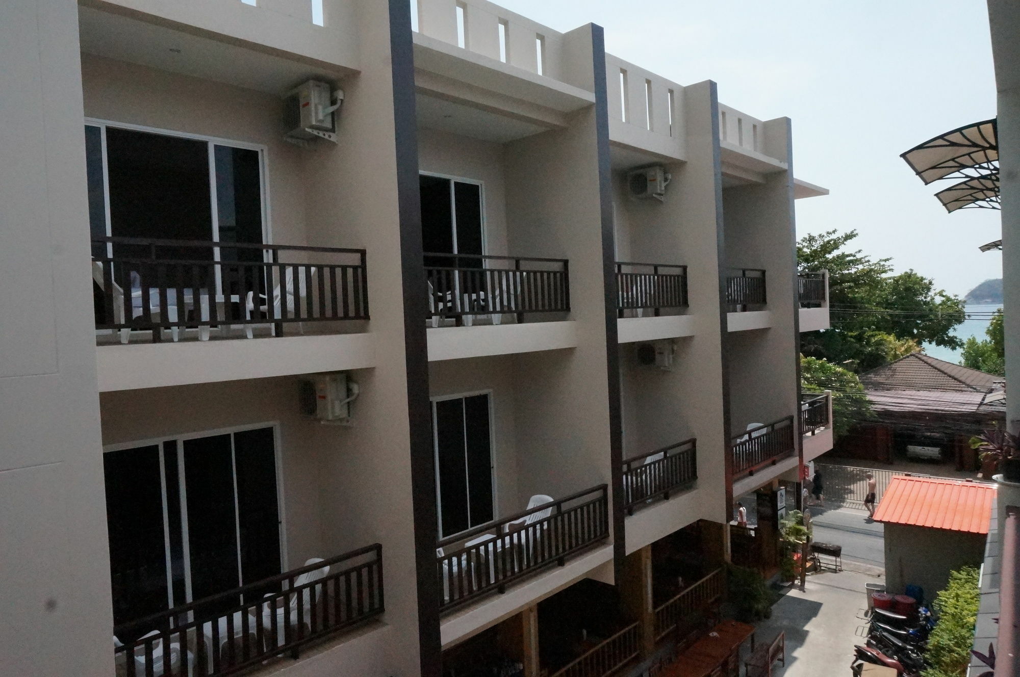 Kata Beachwalk Hotel And Bungalows Eksteriør billede